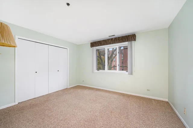 $350,000 | 127 Acacia Circle, Unit 304, Indian Head Park, IL 60525