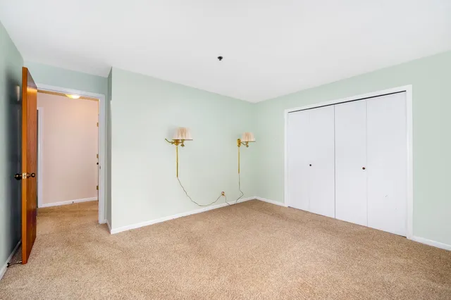 $350,000 | 127 Acacia Circle, Unit 304, Indian Head Park, IL 60525