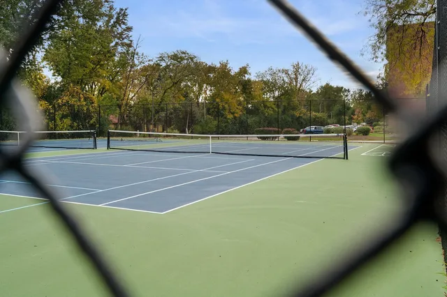 $350,000 | 127 Acacia Circle, Unit 304, Indian Head Park, IL 60525