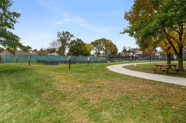 $350,000 | 127 Acacia Circle, Unit 304, Indian Head Park, IL 60525