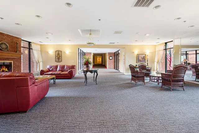 $350,000 | 127 Acacia Circle, Unit 304, Indian Head Park, IL 60525