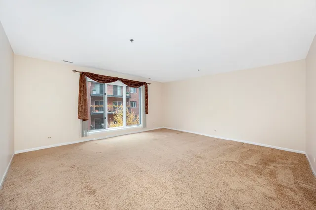 $350,000 | 127 Acacia Circle, Unit 304, Indian Head Park, IL 60525