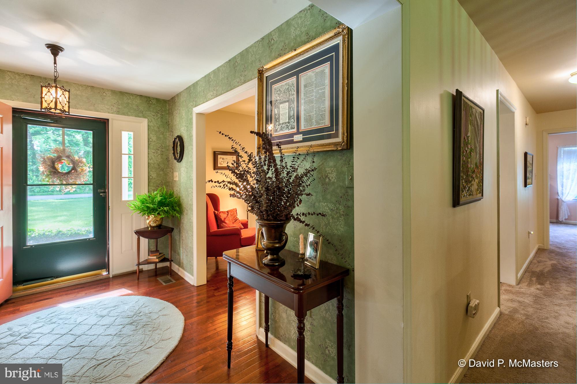 Large Beautiful Foyer