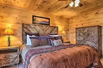 $895,000 | 1071 Scenic Hills Road, Pigeon Forge, TN 37863