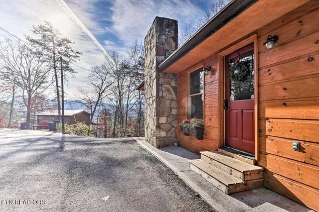 $895,000 | 1071 Scenic Hills Road, Pigeon Forge, TN 37863