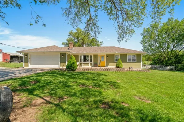 $415,000 | 5302 Highway 18, Adrian, MO 64720