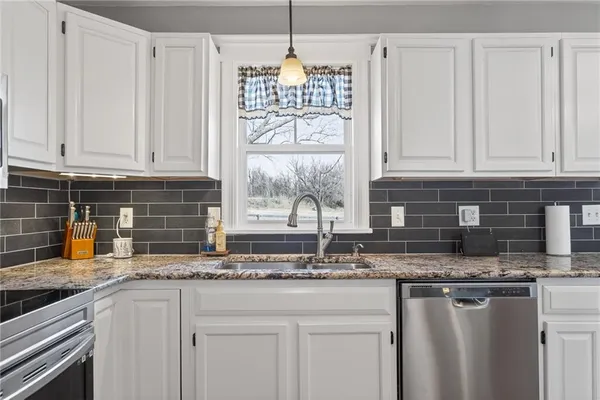 $425,000 | 5302 Highway 18, Adrian, MO 64720