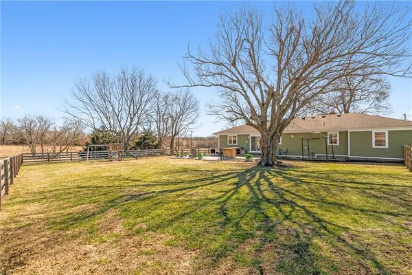 $425,000 | 5302 Highway 18, Adrian, MO 64720