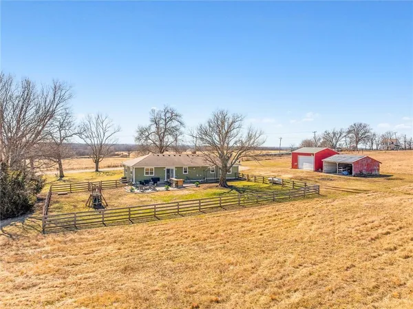 $425,000 | 5302 Highway 18, Adrian, MO 64720