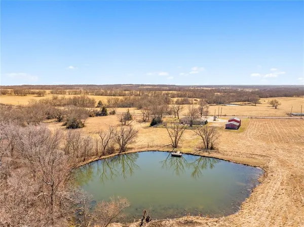 $425,000 | 5302 Highway 18, Adrian, MO 64720