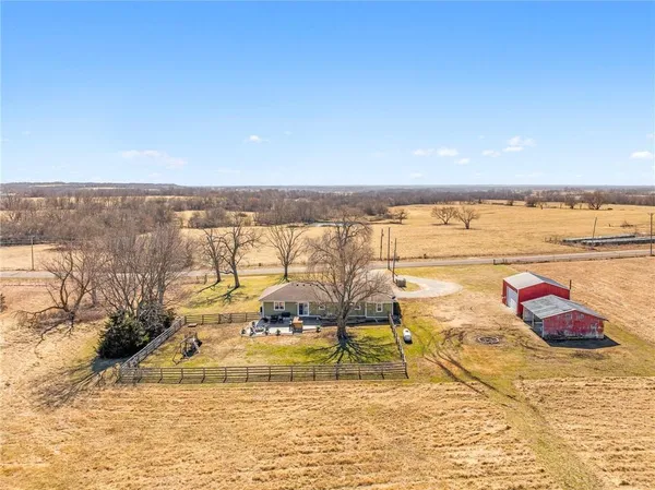$425,000 | 5302 Highway 18, Adrian, MO 64720