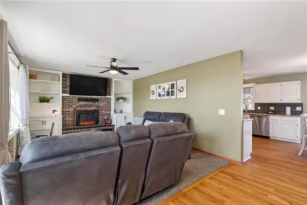 $425,000 | 5302 Highway 18, Adrian, MO 64720