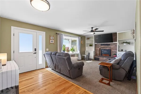 $425,000 | 5302 Highway 18, Adrian, MO 64720