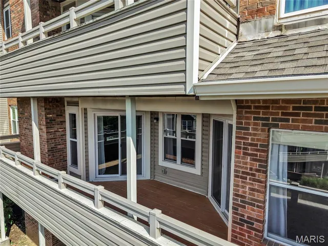 $225,000 | 1033 Wilton Royal Drive, Unit 107, Creve Coeur, MO 63146
