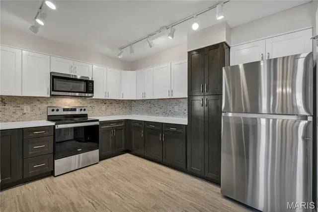 $225,000 | 1033 Wilton Royal Drive, Unit 107, Creve Coeur, MO 63146