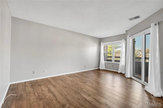 $225,000 | 1033 Wilton Royal Drive, Unit 107, Creve Coeur, MO 63146