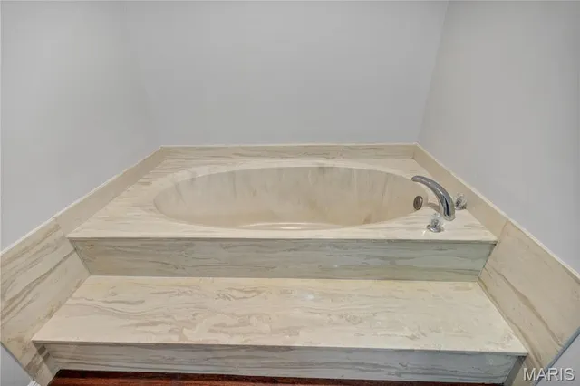 $225,000 | 1033 Wilton Royal Drive, Unit 107, Creve Coeur, MO 63146