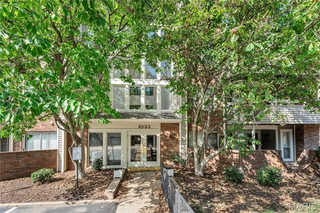 $225,000 | 1033 Wilton Royal Drive, Unit 107, Creve Coeur, MO 63146
