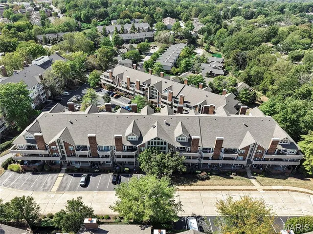 $225,000 | 1033 Wilton Royal Drive, Unit 107, Creve Coeur, MO 63146