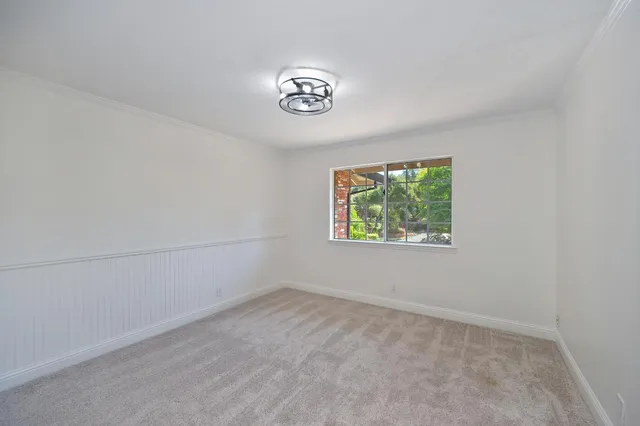 a view of a house with backyard and garden