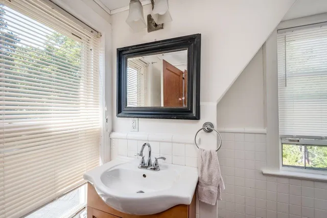 $425,000 | 53 Winter Street, Exeter, NH 03833