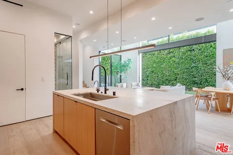 $8,670,000 | 116 South Gretna Green Way, Los Angeles, CA 90049