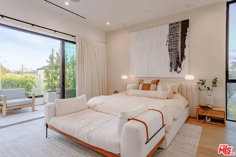 $8,670,000 | 116 South Gretna Green Way, Los Angeles, CA 90049