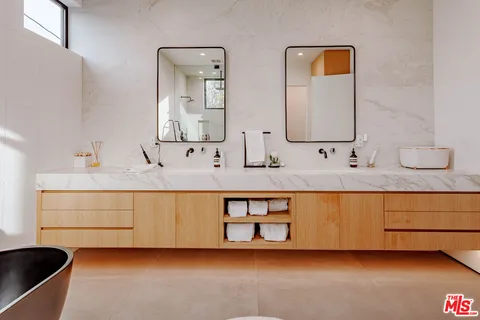 $8,670,000 | 116 South Gretna Green Way, Los Angeles, CA 90049