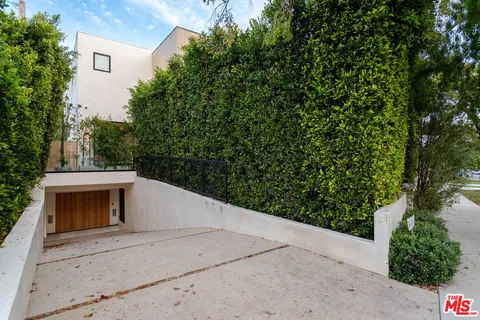 $8,670,000 | 116 South Gretna Green Way, Los Angeles, CA 90049