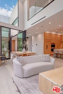 $8,670,000 | 116 South Gretna Green Way, Los Angeles, CA 90049