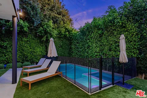 $8,670,000 | 116 South Gretna Green Way, Los Angeles, CA 90049