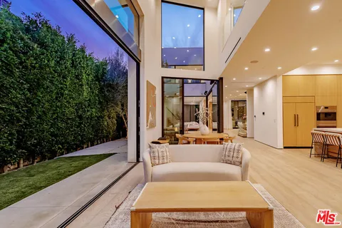 $8,670,000 | 116 South Gretna Green Way, Los Angeles, CA 90049