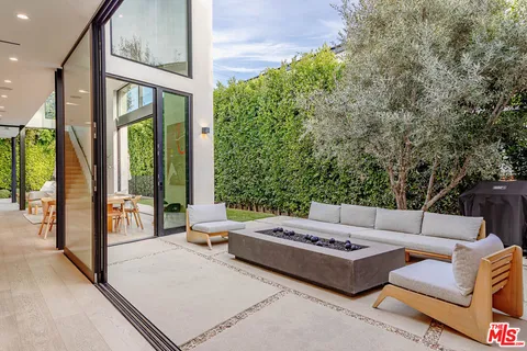 $8,670,000 | 116 South Gretna Green Way, Los Angeles, CA 90049