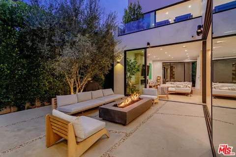 $8,670,000 | 116 South Gretna Green Way, Los Angeles, CA 90049