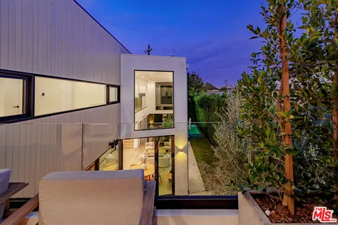 $8,670,000 | 116 South Gretna Green Way, Los Angeles, CA 90049