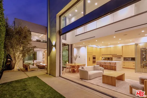 $8,670,000 | 116 South Gretna Green Way, Los Angeles, CA 90049