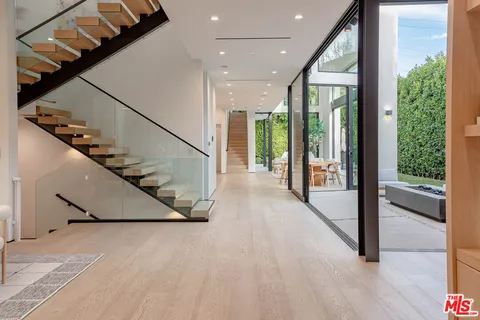 $8,670,000 | 116 South Gretna Green Way, Los Angeles, CA 90049