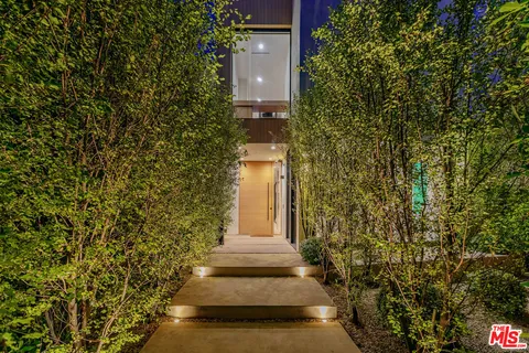 $8,670,000 | 116 South Gretna Green Way, Los Angeles, CA 90049