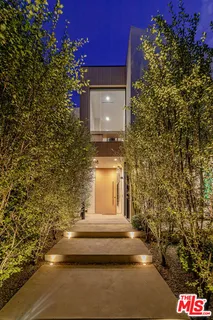 $8,670,000 | 116 South Gretna Green Way, Los Angeles, CA 90049