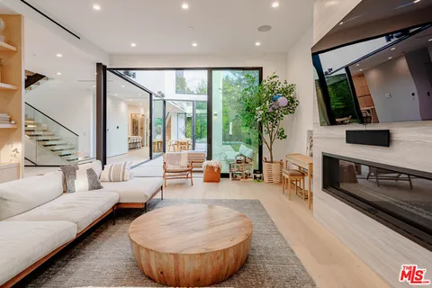 $8,670,000 | 116 South Gretna Green Way, Los Angeles, CA 90049