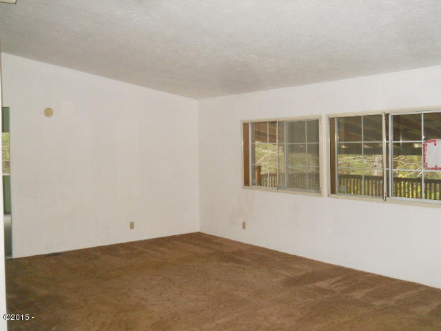 61999 Southwest Hebo Road Grand Ronde, OR 97347 - Photo 14 of 22 Living room
