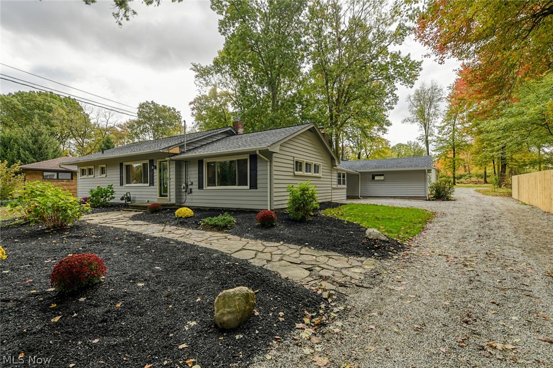 748 Fairwood Road New Franklin, OH 44319 - Photo 3 of 34