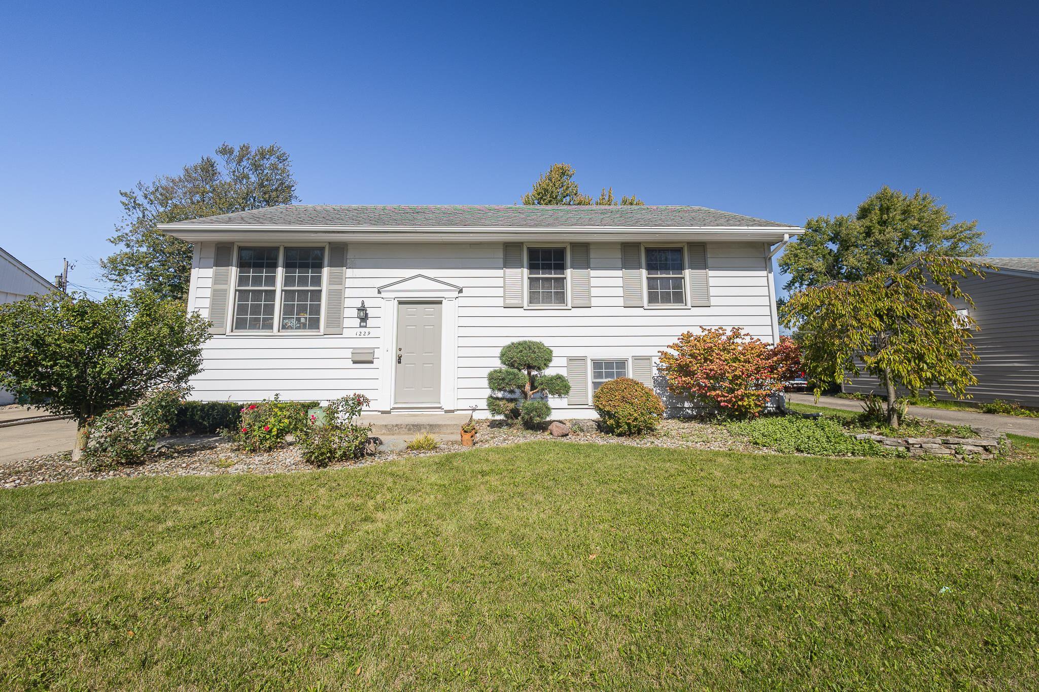 1229 Cinnamon Road Fort Wayne, IN 46825 - Photo 1 of 25 Gallery Image 1