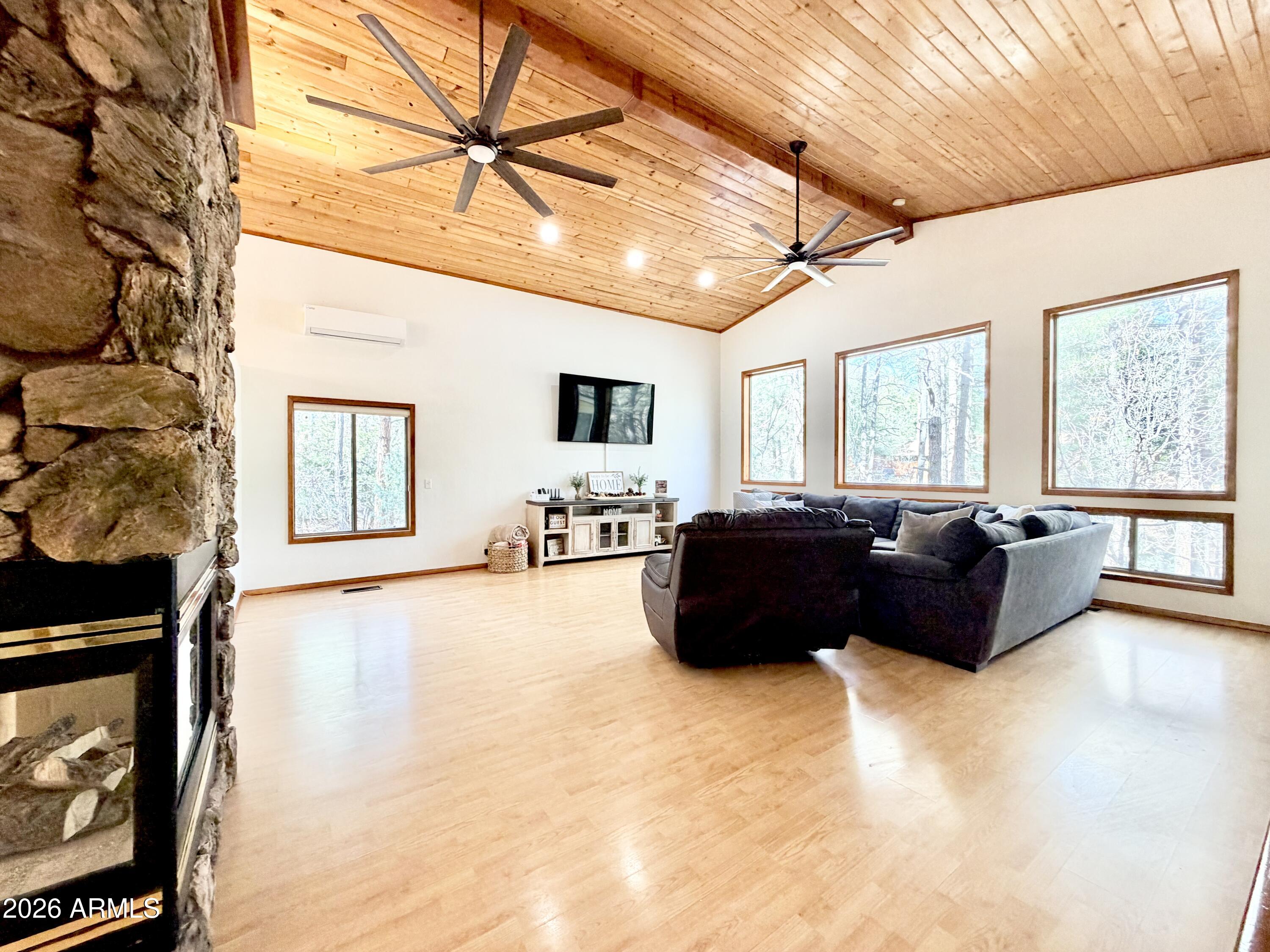 6870 Robbin Lane Pine, AZ 85544 - Photo 6 of 37 a living room with furniture window and flat screen tv