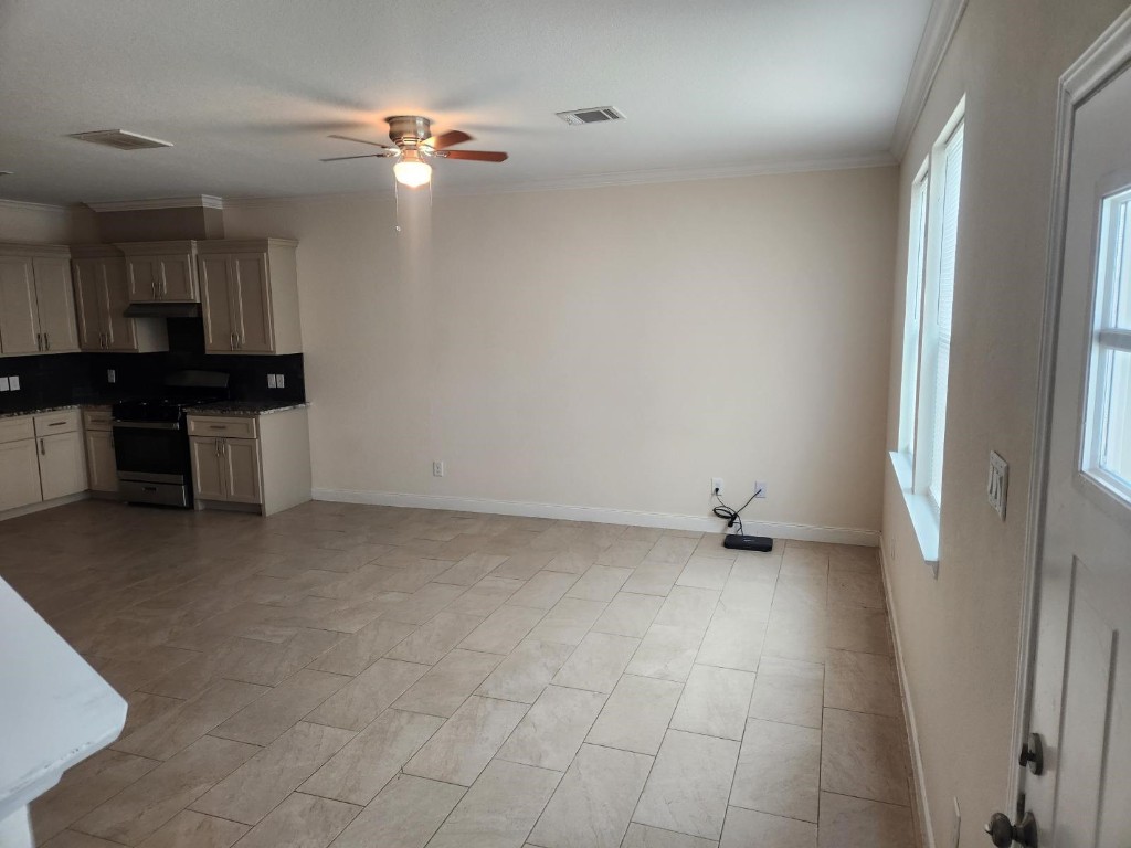 10401 Bauman Road, Unit B Houston, TX 77076 - Photo 3 of 9