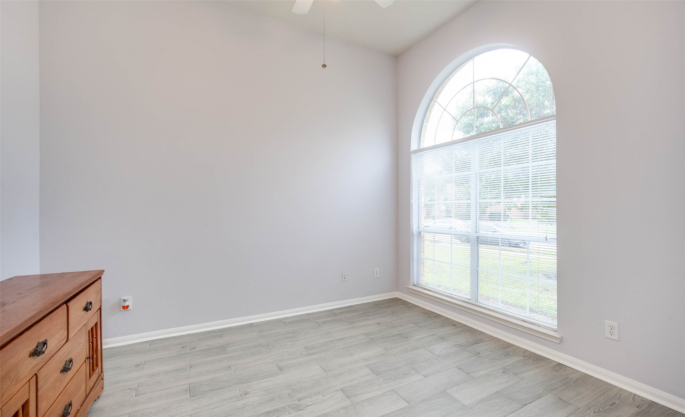 9323 Hillhaven Court Rosenberg, TX 77469 - Photo 8 of 37 an empty room with a window