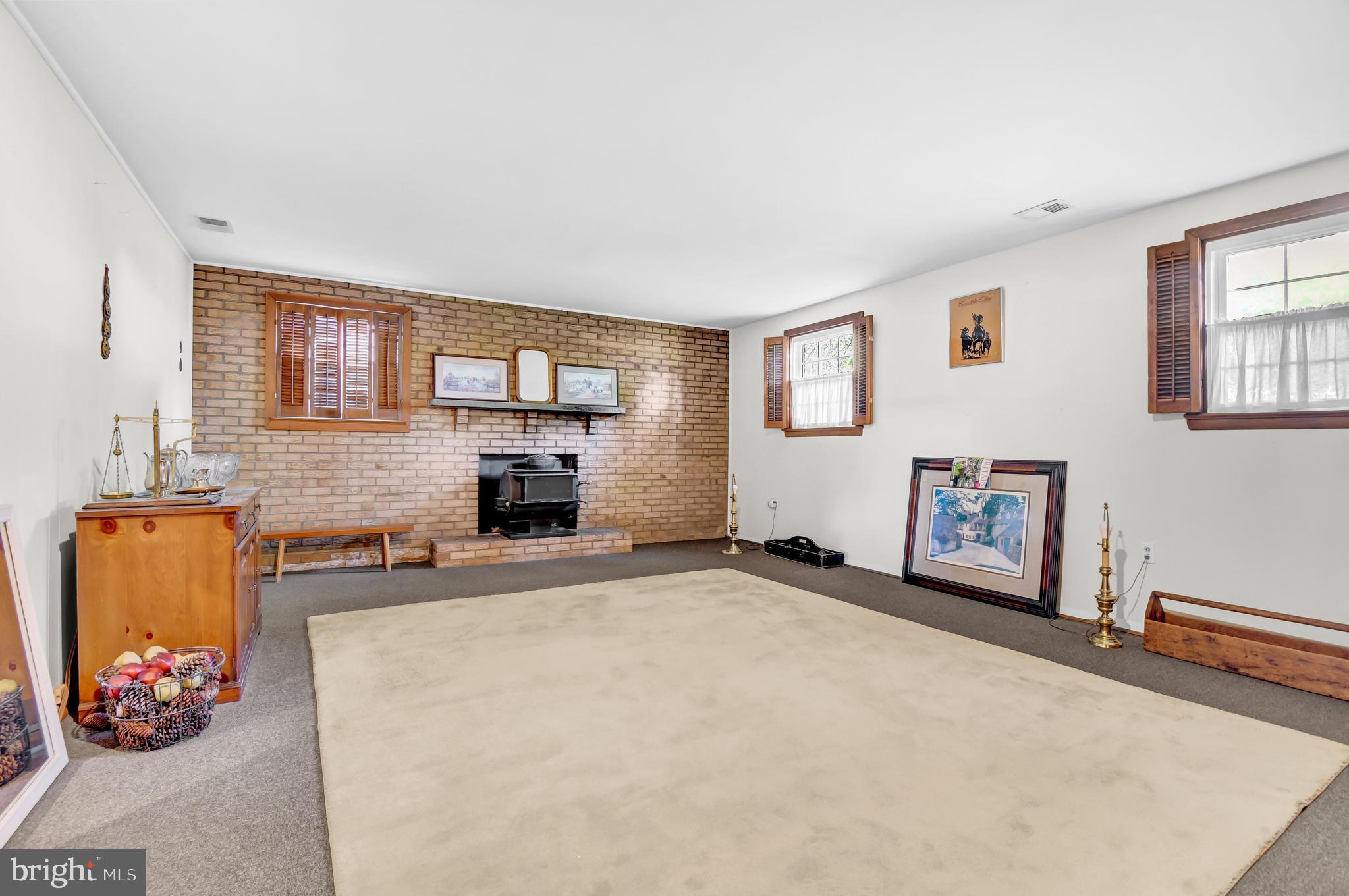 7608 Villanova Road Berwyn Heights, MD 20740 - Photo 22 of 41 Fam room w FP