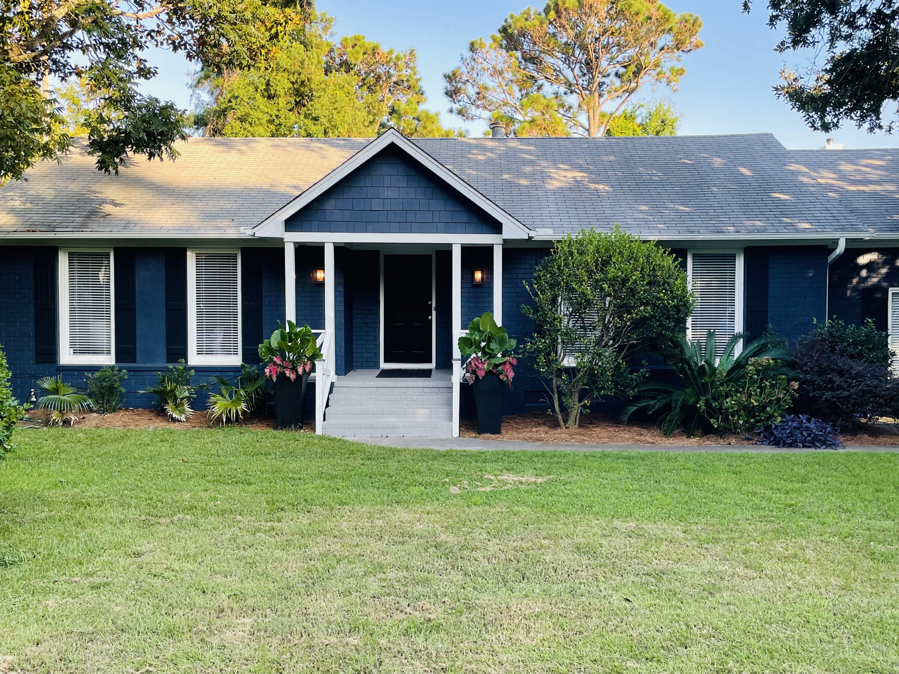 505 Center Street Mount Pleasant, SC 29464 - Photo 6 of 23 IMG_3821