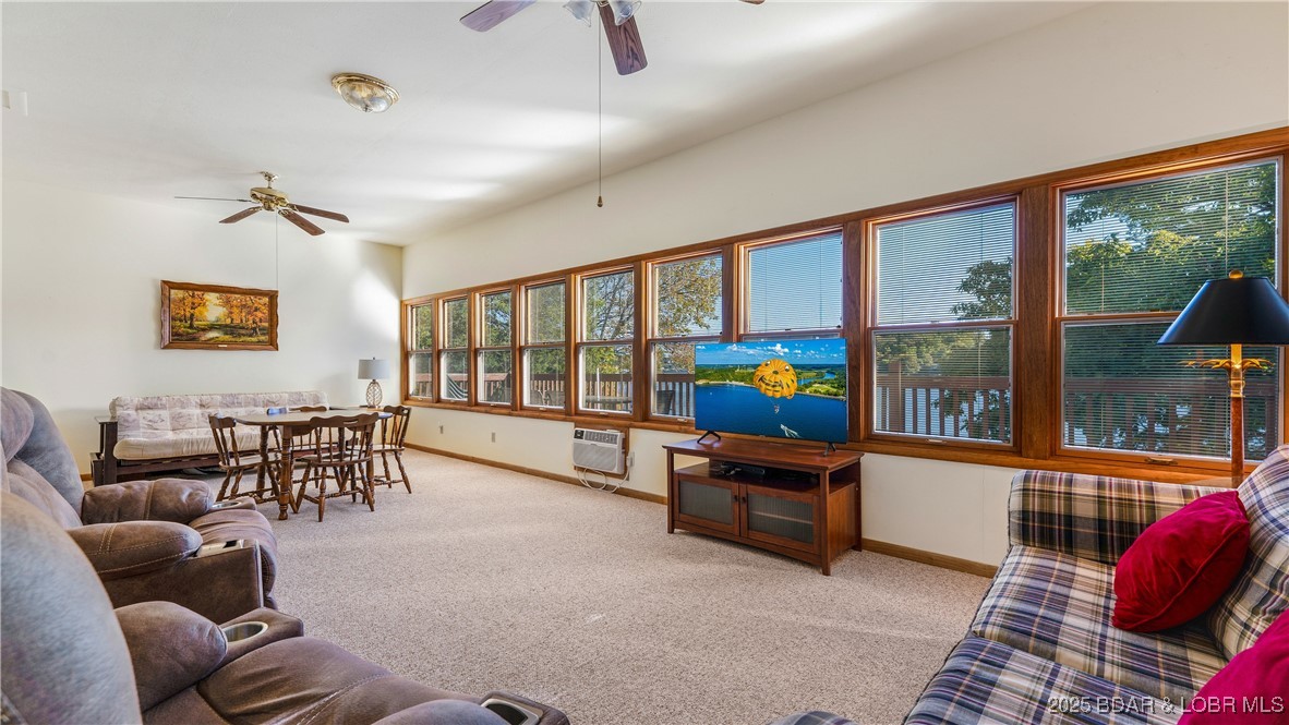 1318 Susan Road Lake Ozark, MO 65049 - Photo 5 of 29 Living Room