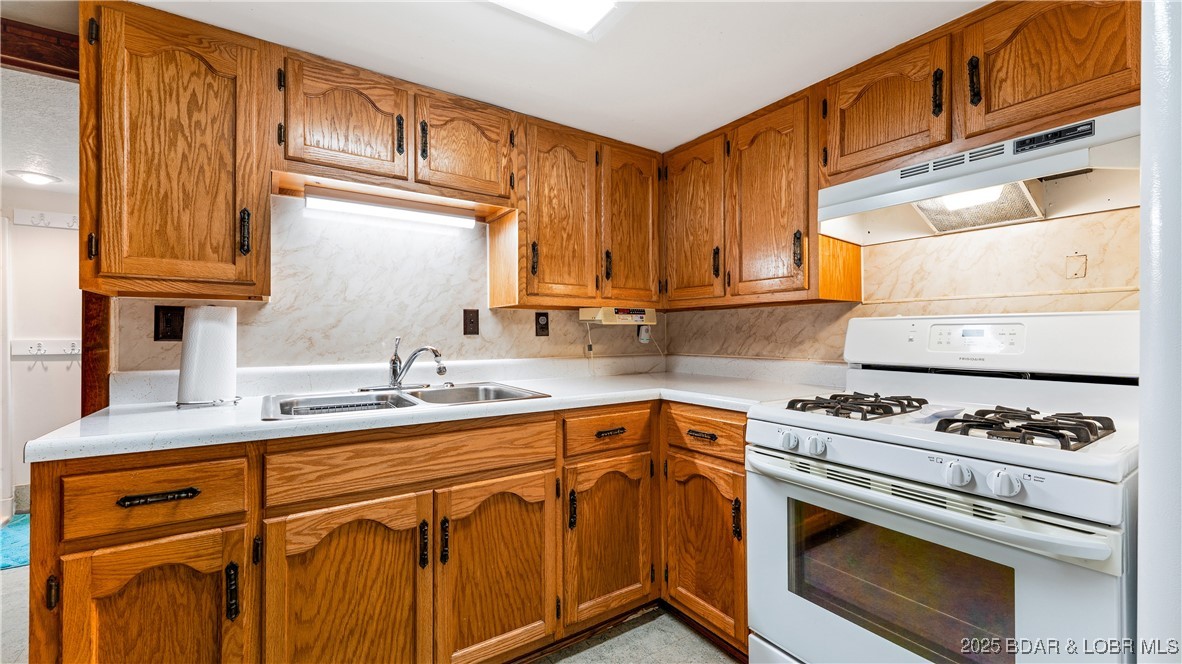 1318 Susan Road Lake Ozark, MO 65049 - Photo 9 of 29 Upper Level Kitchen